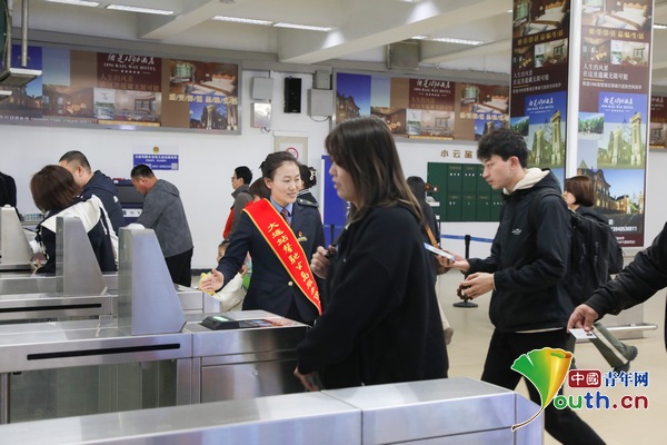 全国劳动模范刘伟：用爱心为旅客铺就温暖旅
